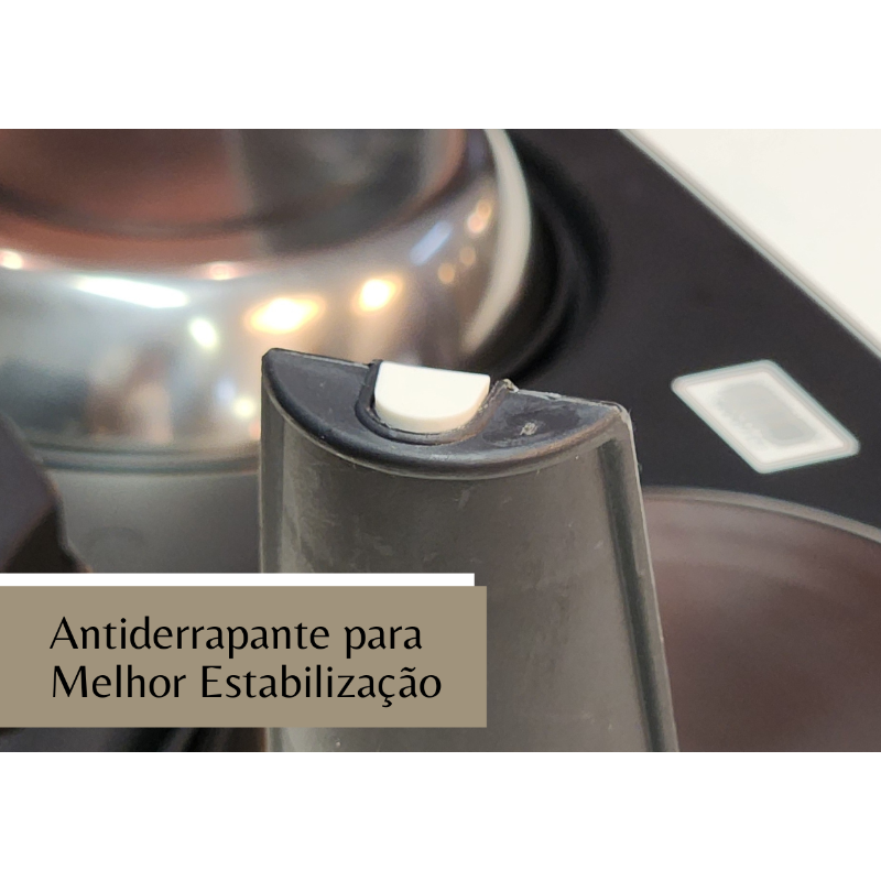 Comedouro elevado pet com apoio antiderrapante para melhor estabilização.