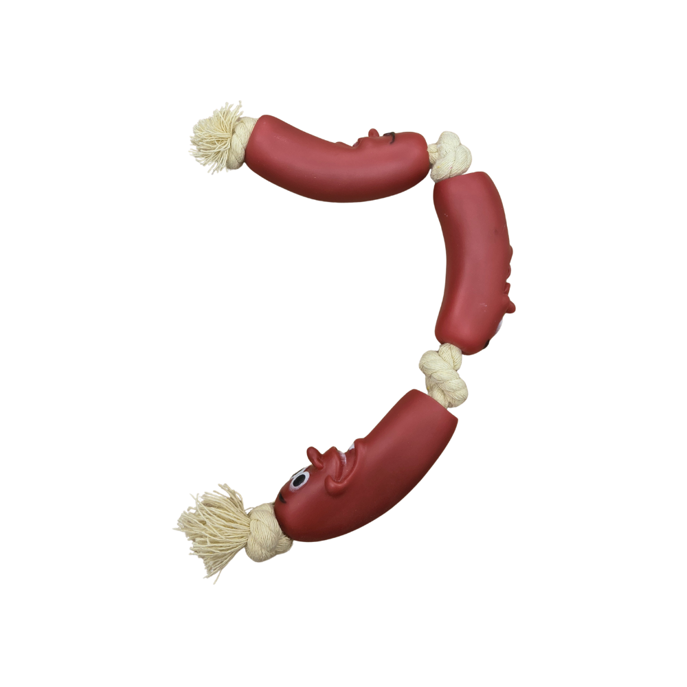 Brinquedo para cachorro com corda e três peças em formato de salsicha marrom, ideal para morder, puxar e brincar.