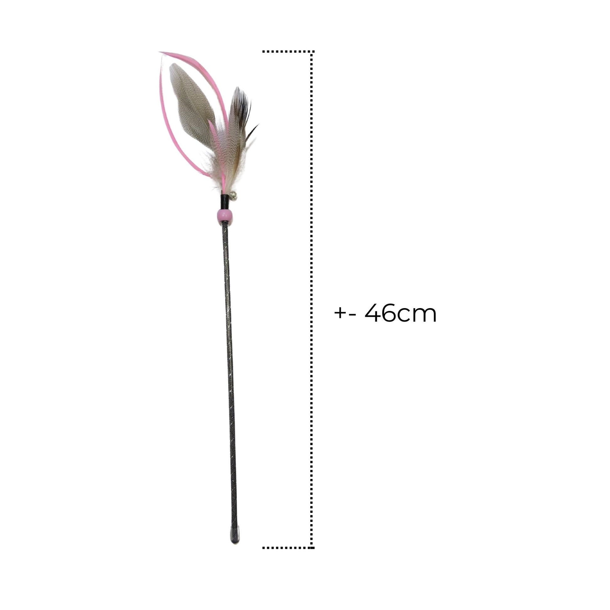 Varinha premium para gatos 46 cm com penas coloridas e guizo, ideal para brincar, estimular o instinto de caça e entreter o pet.