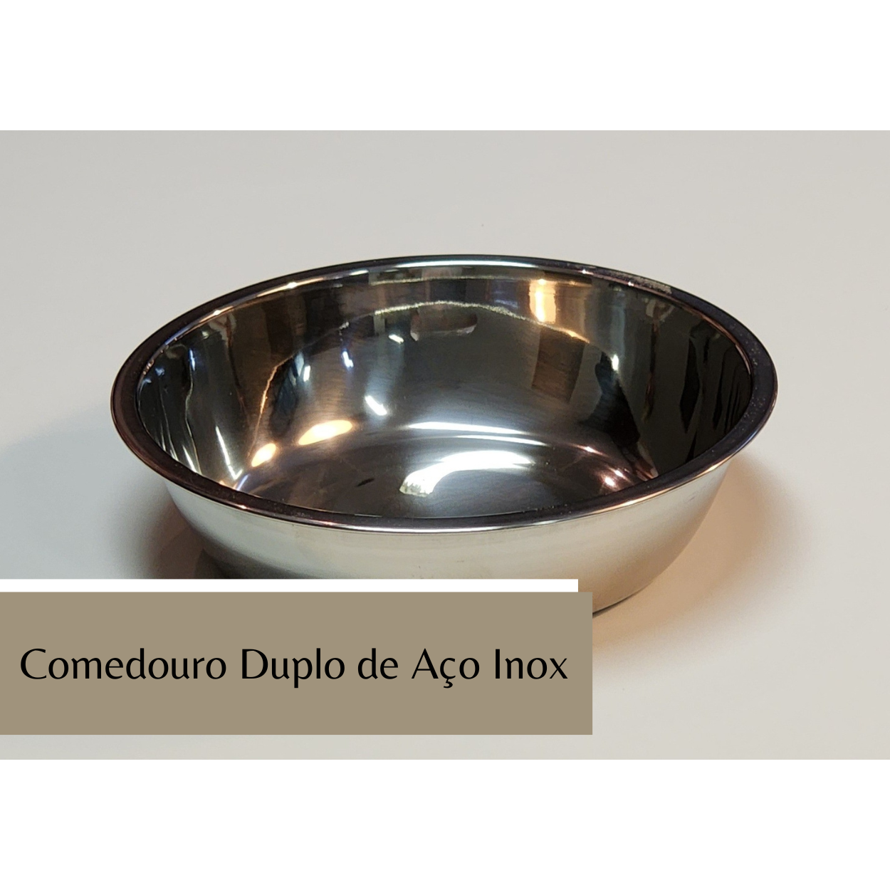 Comedouro duplo pet em aço inox com tigela removível.
