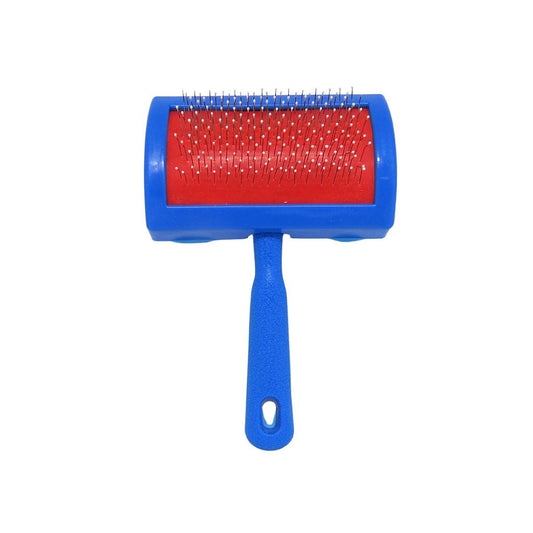 Rasqueadeira pequena para cães e gatos com cerdas metálicas, cabo anatômico e base curva, ideal para remover pelos soltos, desembaraçar e cuidar da pelagem.