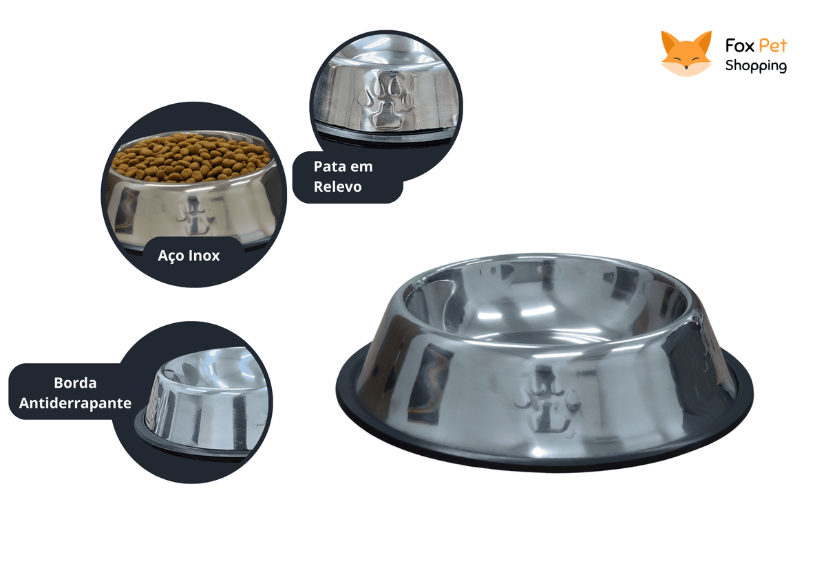 Comedouro para cães em aço inox com pata em relevo e borda antiderrapante, ideal para servir ração ou água. Destaque para o acabamento em inox e a base de borracha preta.