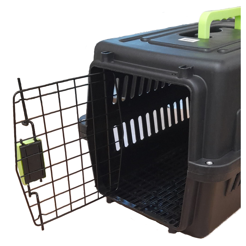 Caixa de transporte pet com grade de metal frontal e alça verde.