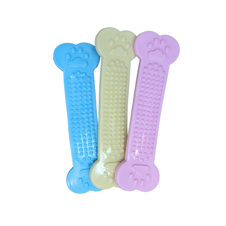 Mordedor dental flexível para pets em formato de osso, indicado para filhotes e cães idosos, nas cores azul, creme e rosa.