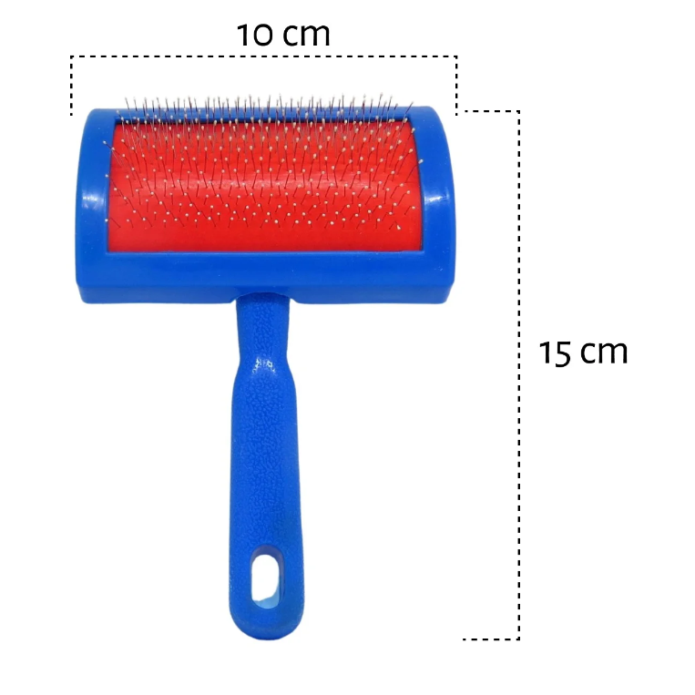 Rasqueadeira 10x15 para cães e gatos com cerdas metálicas, cabo anatômico e base curva, ideal para remover pelos soltos, desembaraçar e cuidar da pelagem.