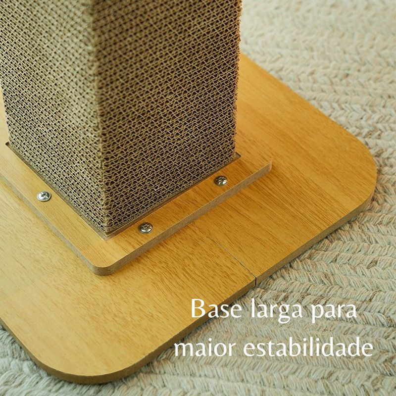 Torre poste arranhador para gatos 56 cm, com estrutura em papelão, base de madeira e bolinha interativa, ideal para arranhar, brincar e estimular o pet.